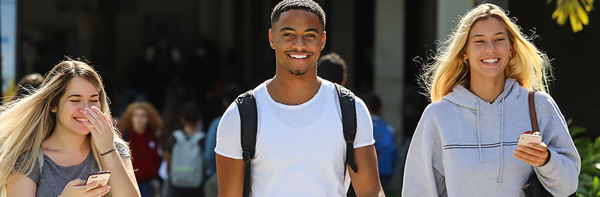 MDC Students walking to class